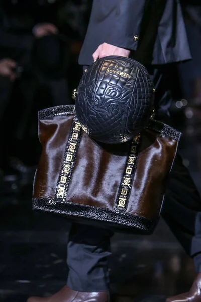 Look 24